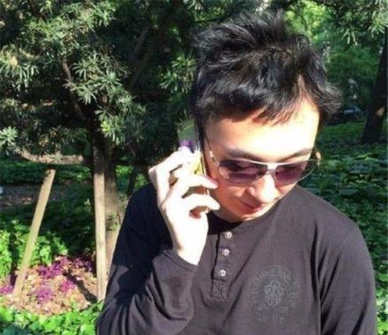 发型师 聪哥的脾气真好，发型被剪丑也不生气，还和比自己帅的发型师合影