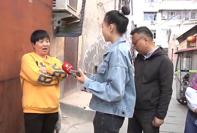 河南都市频道 商丘70岁大爷抗癌18年，深夜摆摊坚持还债：“活到老 干到老”