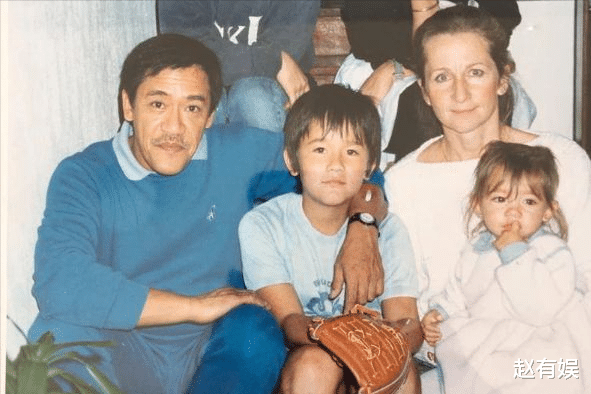 吴耀汉|82岁身家35亿，3年买下11栋楼，却为何不愿意给儿子一套？