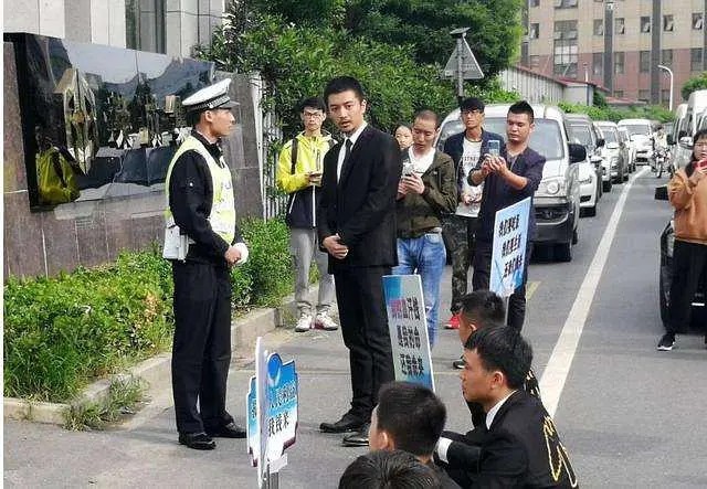 靳东|靳东新剧《人民的名义2》更名《突围》，联手闫妮，登陆两大卫视