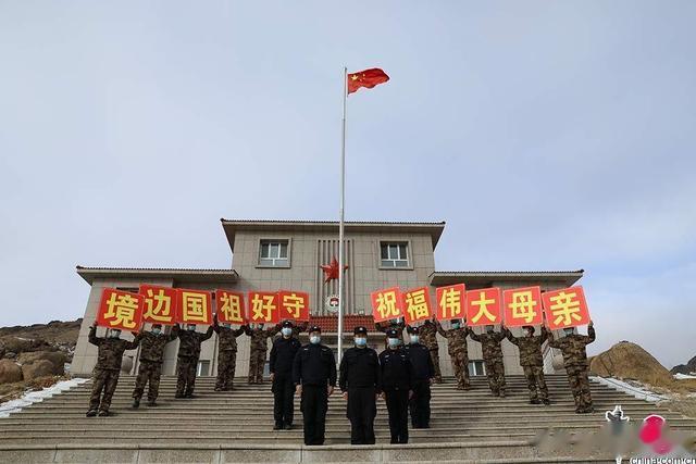 自驾|祖国，你好！2022元旦五星红旗迎风飘扬