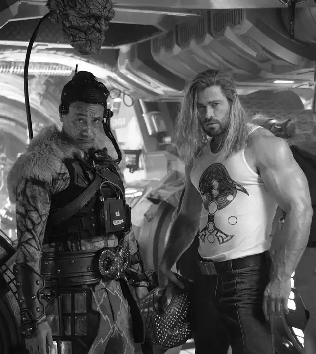 小室圭|38岁“雷神”现状近照曝光，这麒麟臂网友看了：我能把屏幕舔碎