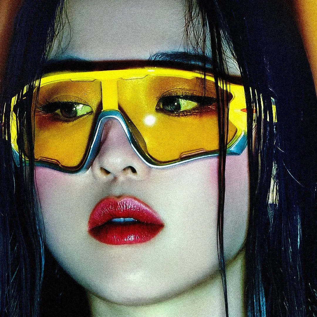 InsDaily|翻版Jennie？这个美女DJ凭“杰尼龟脸”出圈，肉肉身材甜中带辣…