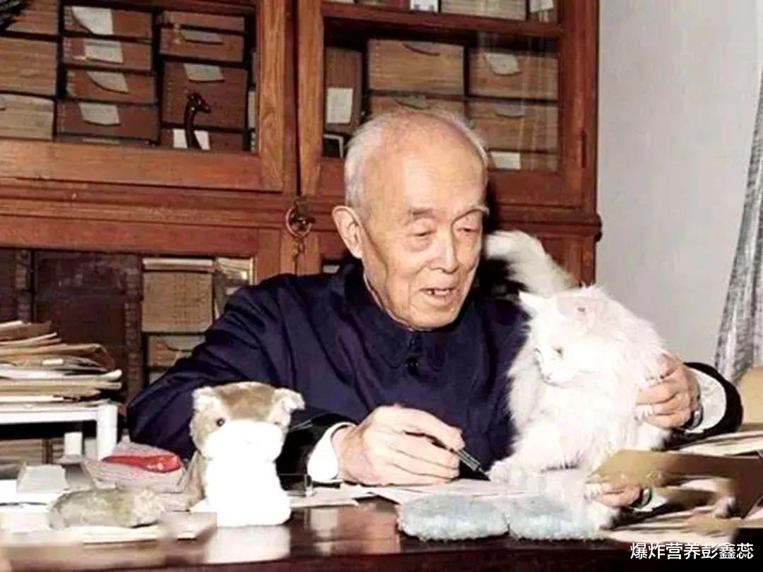 爆炸营养彭鑫蕊|国际大师季羡林虽然患过两种癌症，却98岁高龄，他是怎么做到
