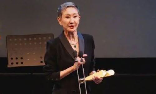 施南生|著名导演徐克与前妻再次合作电影 离婚那年施南生63岁