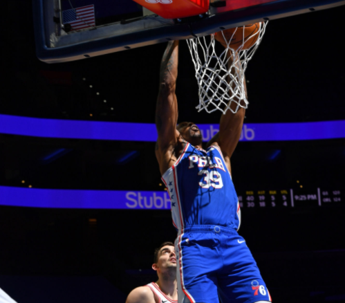 德怀特·霍华德|12分钟10板！霍华德拼尽全力，但球队没人传球给他，离开湖人两败俱伤！