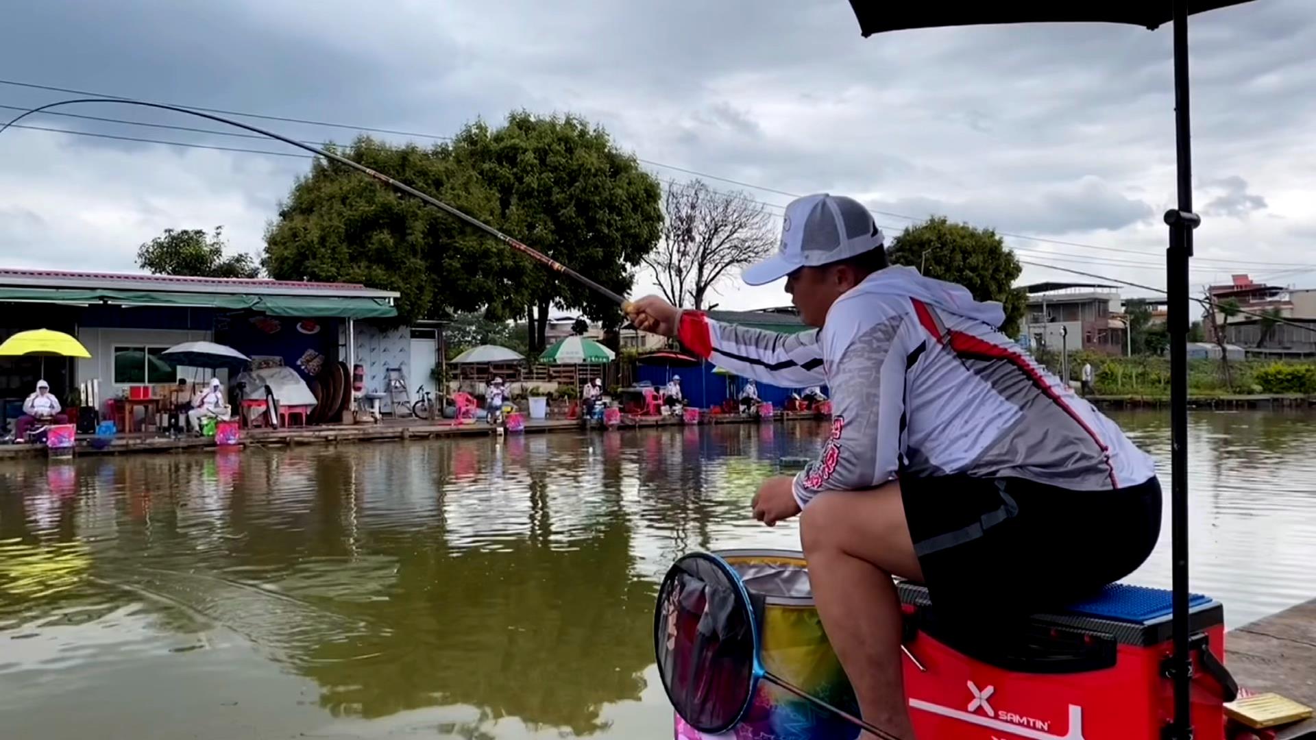 |又粗又硬的跟又细又软的鱼竿有什么区别？老司机带你少花冤枉钱！