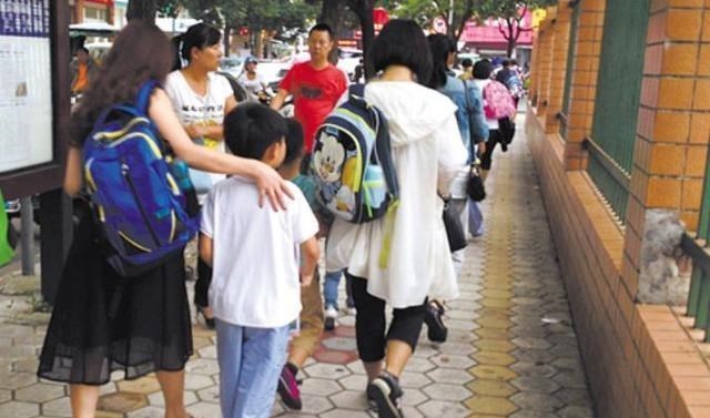 雪落无尘谈|小学生入学年龄有变动，以年限为准是真的吗？教育部的回应来了