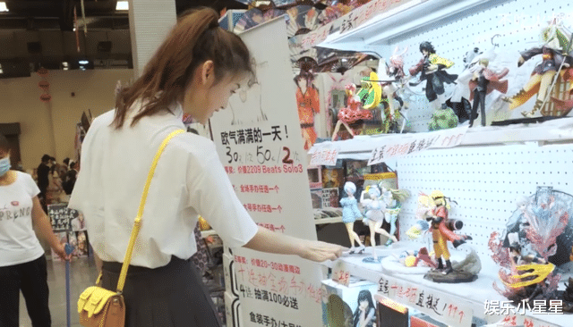 娱乐小星星|JK圈又出风波？44岁母亲穿制服陪儿子逛漫展，coser：我不敢穿了