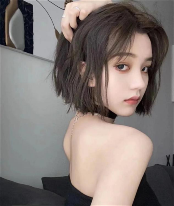 短发|2021年流行的四款短发！齐肩烫发复古甜美，这款是“猫系女友”感