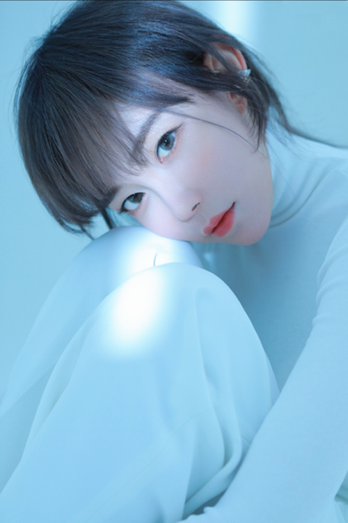 全球时尚号|吴亦凡“绯闻女友”林西娅，穿女团风的服装魅力十足，自带滤镜