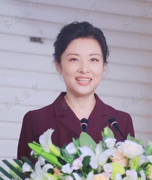 周涛|53岁周涛近照曝光，知性优雅风采不减当年