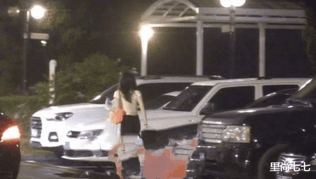 李嫣|李亚鹏真是好继父!祖孙三代聚餐不忘带窦靖童,冷落李嫣满脸不悦