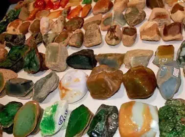 顶翠阁|为什么缅甸翡翠品质好？其他国家产的翡翠不受待见？