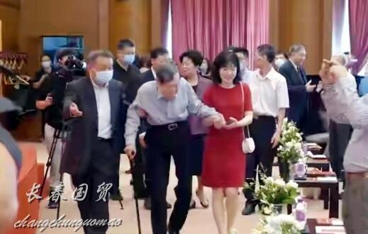 李亚鹏|100岁杨振宁近照曝光，面色红润精神矍铄状态好