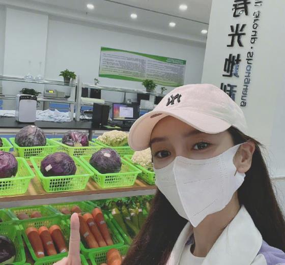 Angelababy|《奔跑吧》新路透,杨颖变身挖掘机司机,粉丝留言模板都一样