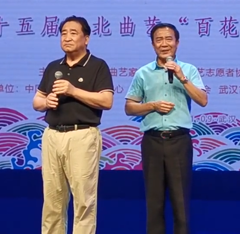 姜昆|姜昆戴志诚同台讲相声!精神抖擞现场高歌,互相拌嘴逗捧笑翻全场