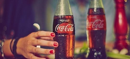 笼中的小鹦鹉|东方魔水落败：宁愿贱卖给国外，也不愿高价给你，创始人含恨而终