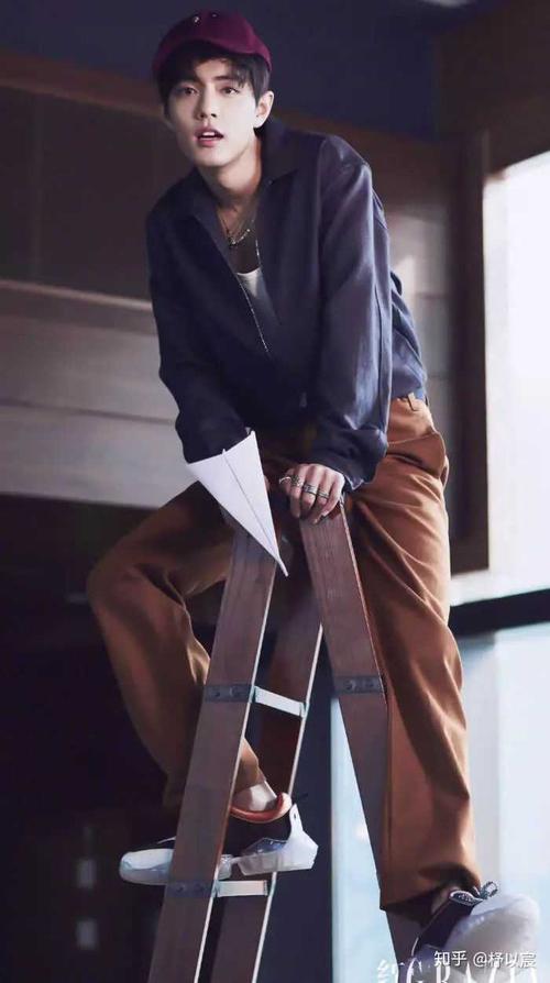 肖战|肖战——一个集外貌、身材、衣品、才华于一身的男人