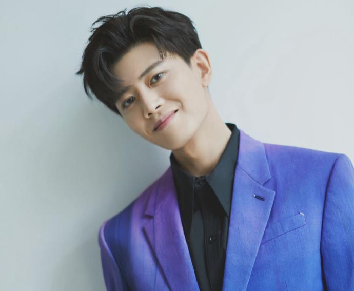 任嘉伦|《请君》拍摄遭泄露，任嘉伦片场发现代拍，手指示意的反应真实了