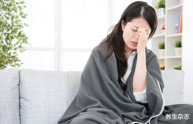 肝脏|男性晨起有4种“异常”,肝或已“伤痕累累”,若你没有,肝还比较强壮