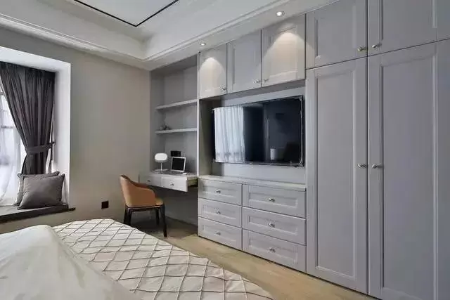 |越来越多人不买成品衣柜了,现在衣柜流行这样装,不吃灰也不占地