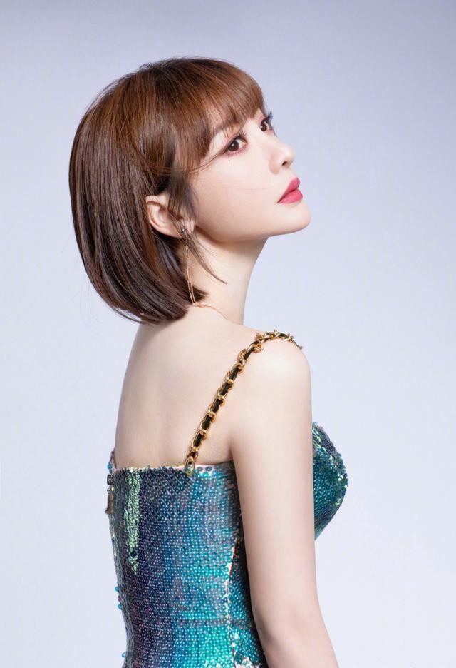 你好|柳岩越来越豪放，身穿液体裙，好身材就要秀出来