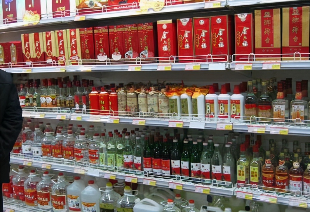 超市3款“不起眼”廉价白酒,都是100%固态纯粮,行家才识货