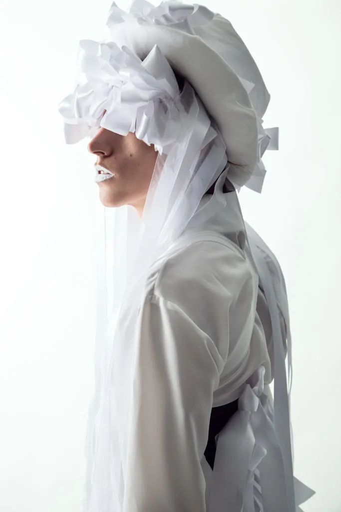 纺织服装时尚内参|男人穿婚纱也很美,这仙气缭绕男装,男生穿戴起来连女孩都脸红!