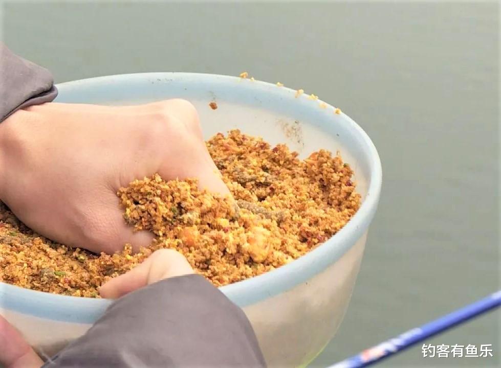 |打隔夜窝也有技巧？冬天野钓鲤鱼注意这三点，轻松爆护