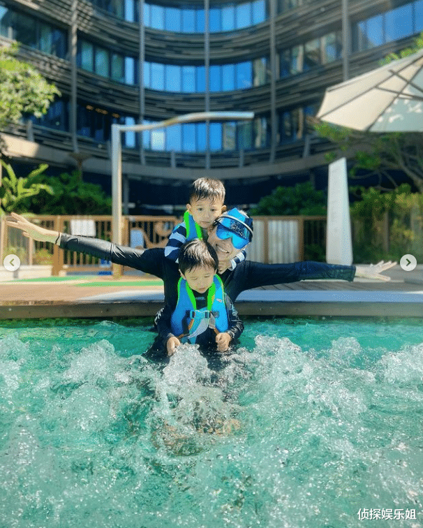 肖战|胡杏儿带俩儿子泳池疯玩，一抱一背妈妈力爆棚，母子仨同框超有爱