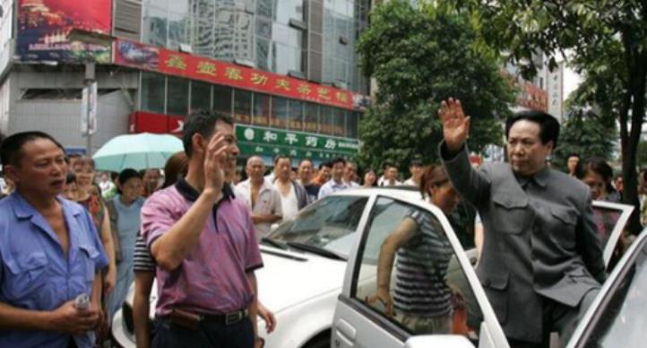 |特型演员陈燕：增肥50斤、穿30厘米鞋扮演毛主席，丈夫：难以接受