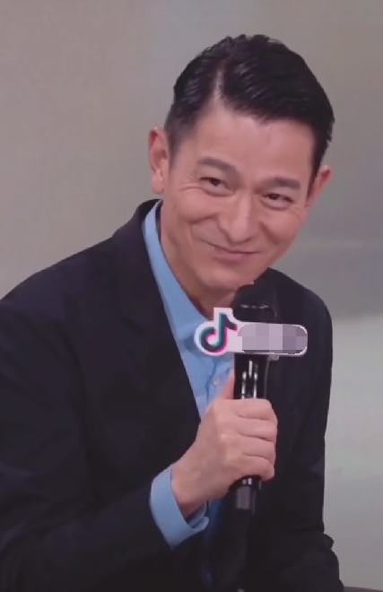 |刘德华直播关闭打赏功能，平台或少赚几亿，他们为什么会允许？