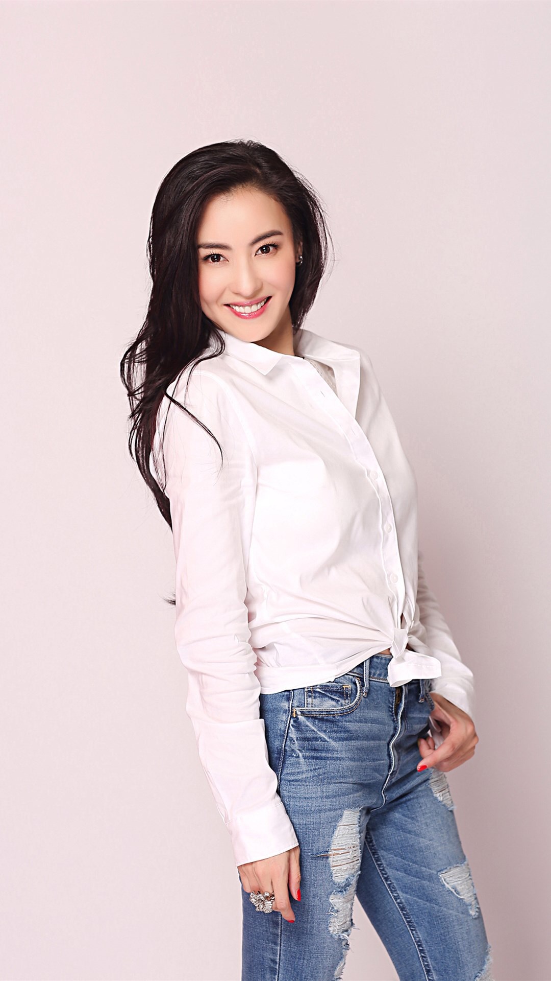 全球时尚号|张柏芝素颜带三个儿子亮相，穿宽松的服装好疲惫，独自背儿无随从