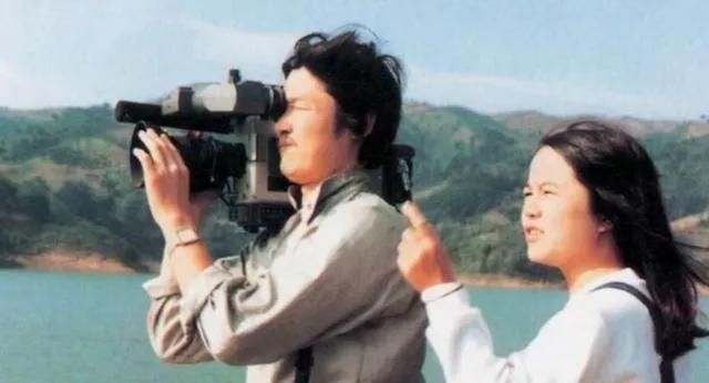 钱枫|“央视主播”王宁，娶小两岁妻子恩爱34年，女儿貌美如花