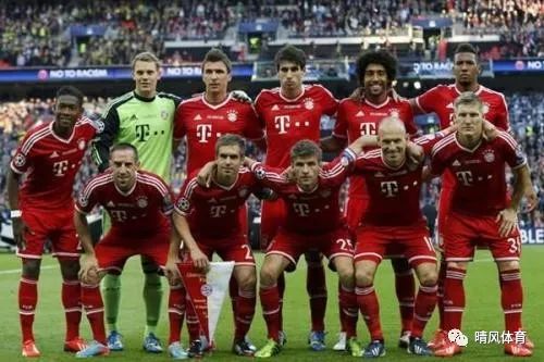 拜仁慕尼黑|奥斯堡大败拜仁  莱万大四喜打破德甲进球总记录