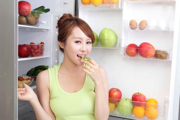 快速问医生|脑溢血患者，高糖，高胆固醇食物要慎吃，牢记5个饮食禁忌