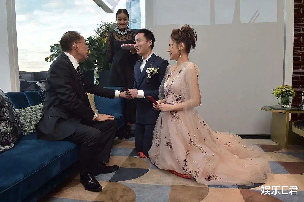 阿娇|40岁阿娇自曝被前夫扔毛巾，坦言对爱情要求低，网友：算了吧