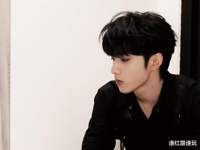 小姐姐|眼神杀、侧脸杀、歪头杀！刘耀文，一张脸满足所有少女心