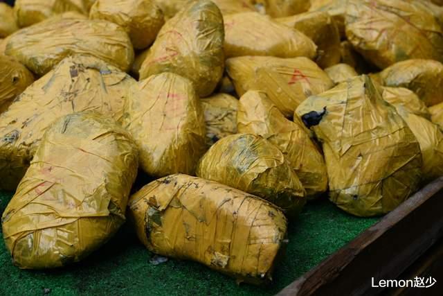 翡翠|腾冲石头1公斤1000元，几十万元石头满地都是！游客：发财了