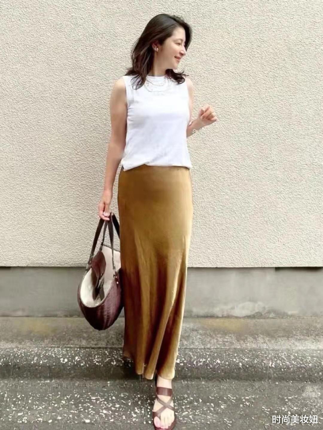 时尚美妆妞|女人年纪越大，穿衣打扮要“气质”，普通人照着穿也优雅大气