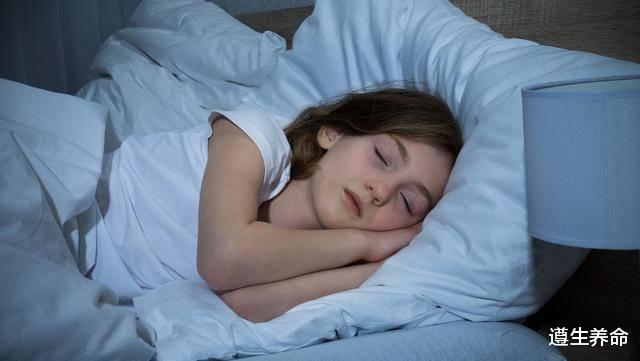 遵生养命 睡得少容易长胖是真的！每晚睡眠时间别少于这个数