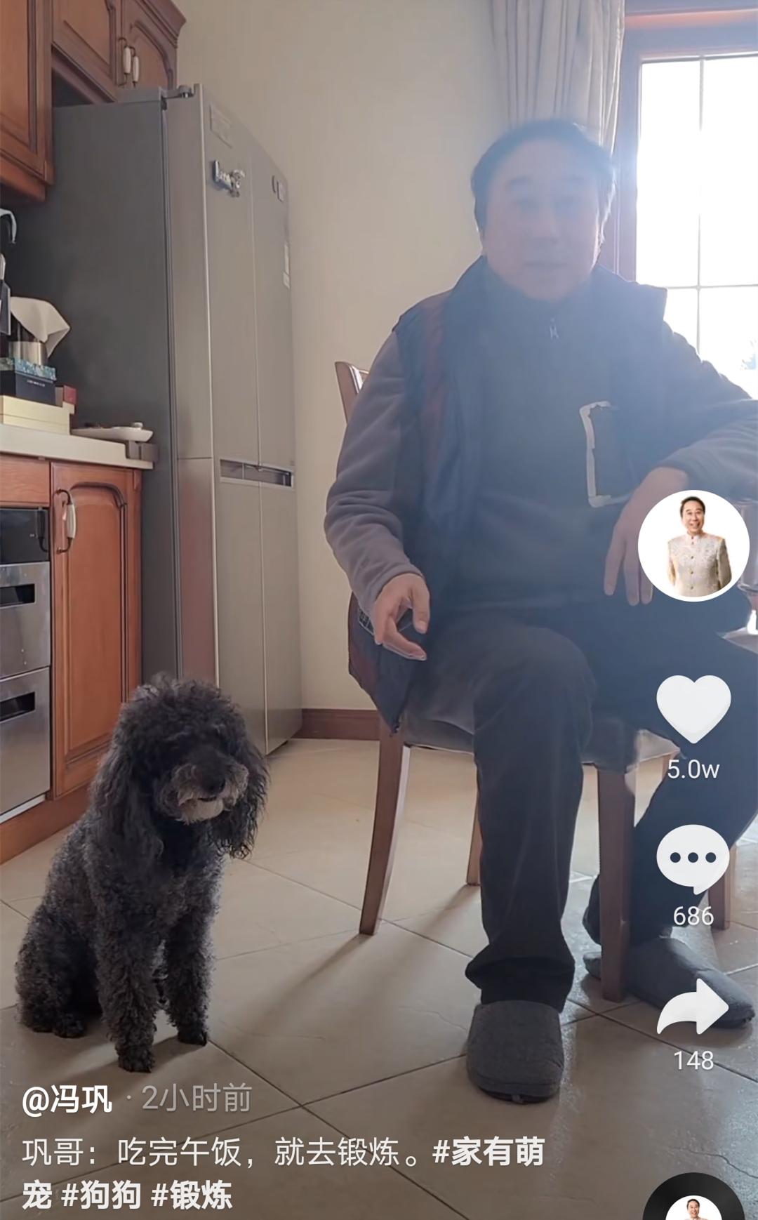 冯巩|冯巩豪宅内景罕曝光！纸箱杂乱堆积似废品站，这哪像明星的房子？