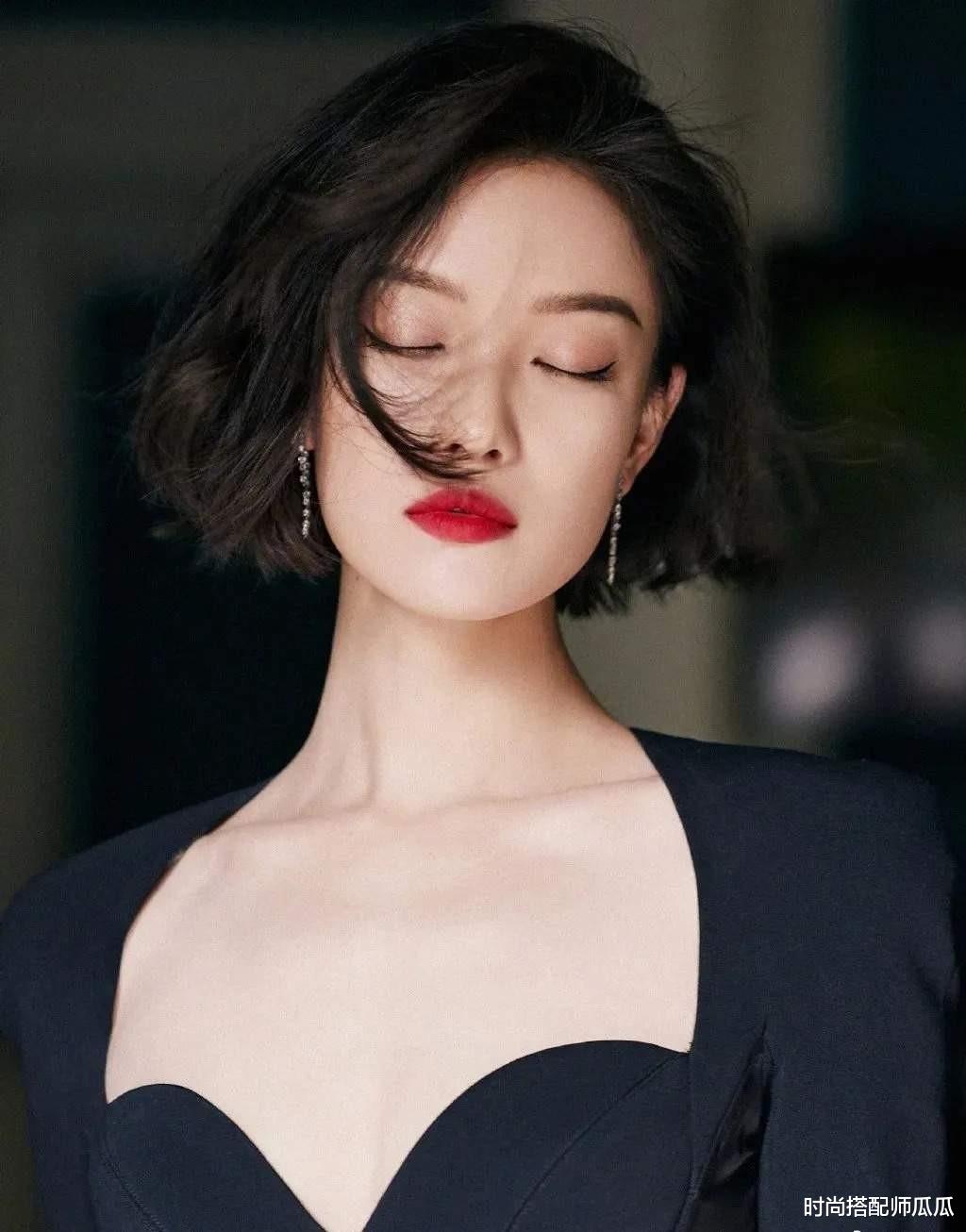 刘海|海清的长发造型真的很年轻，像小姑娘一样，穿得老气也不显年龄