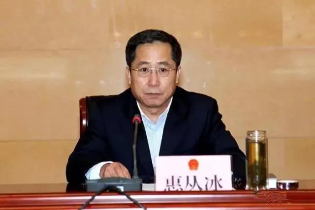 杀人案 与“黑老大”有染，省委政法委副书记主动投案