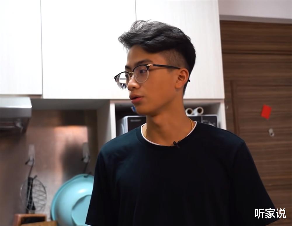 听家说|香港24岁蓝领小哥住19㎡村屋：在蜗居内生活2年，1室1厅实在逼仄