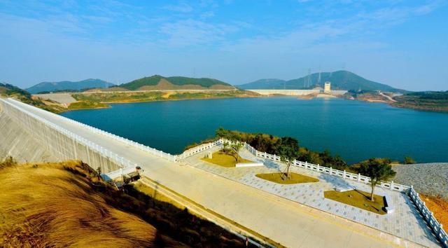 秋天的大冬天 河南又火了？近2000工人火速赶往“援助”，西方：不愧是中国速度