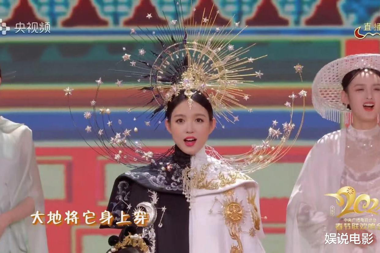 宋丹丹|准妈妈挺孕肚上春晚,张梓琳和胡杏儿一样美