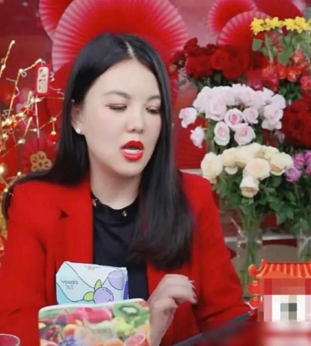 宋祖儿|正面刚！宋祖儿曝光7个自媒体账号 讲述隐婚、和富二代同居的真相