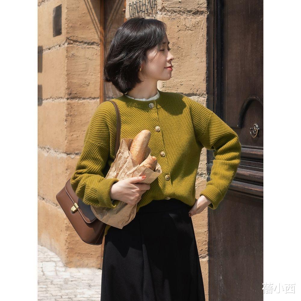 蓓小西 今年火了一种穿搭,叫“针织衫+半身裙”,不仅知性而且超有气质